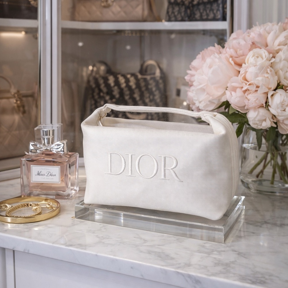 Dior White pouch 💗💗💗